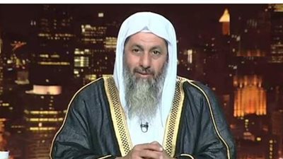 داعية سلفي: قص المرأة لحواجبها يجوز إذا كان يؤذي البصر | فيديو