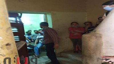 ضبط مدرس يدير شقة لتلقي الدروس الخصوصية وتشميع محلين بالشرقية | صور