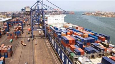 تداول 124 ألف طن و1785 حاوية.. و10155 شاحنة عامة بميناء الإسكندرية