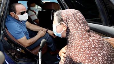 بعد لمسته الإنسانية.. هاشتاج السيسي جابر الخواطر يجتاح الفيس بوك