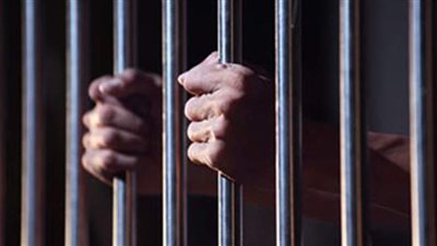 بقيمة  1.2 مليون جنيه.. حبس عاطل لحيازته 16 ألف قرص مخدر في مطروح