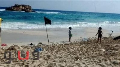 منع المصطافين من دخول شاطئ أم الرخم بمطروح بسبب ارتفاع الموج