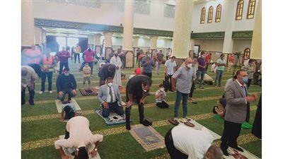 محافظ الإسكندرية يفتتح مسجد الحق المبين بأداء صلاة الجمعة | صور