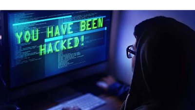 التحفظ علي أجهزة حاسوب اخترقت  مواقع الكترونية واستولت على إيميلات مستخدميها