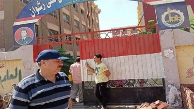 طوخ تفعل مبادرة تجميل حول أسوار المدارس| صور