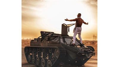 على ظهر مدرعة.. محمد رمضان يعلن طرح كليب 