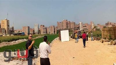 إزاله حاوية معدنية وتجهيزات لإقامة كافية مخالف بالشرقية | صور