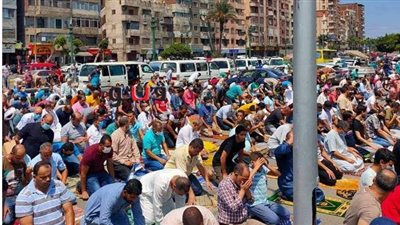 في ثاني صلاة جمعة بالإسكندرية.. التزام تام بالإجراءات الاحترازية | صور