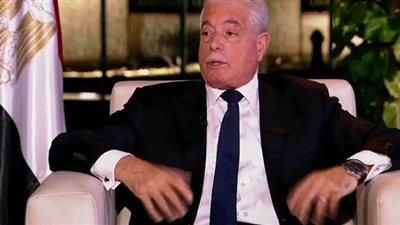 محافظ جنوب سيناء يناقش مشروعات الإسكان