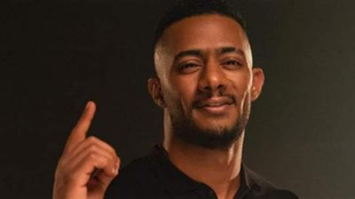 هاتف من الذهب محفور عليه اسمه.. محمد رمضان يكشف عن أحدث هدية تلقاها