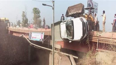 انقلاب سيارة ربع نقل بمزلقان زكي بطوخ