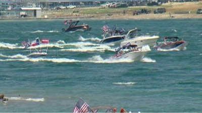 2500 شخص شاركوا فيها.. غرق مراكب أثناء تظاهرة بحرية مؤيدة لترامب في تكساس | فيديو