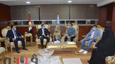 محافظ الغربية يستقبل الطالب محمد علي قاهر السرطان والحاصل على مجموع 404 درجات