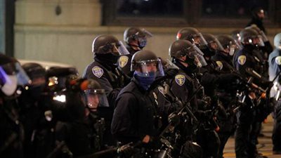 نيويورك تحقق في وفاة رجل من ذوي البشرة السمراء