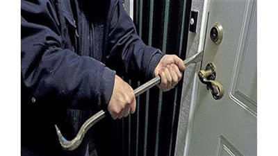 حبس سائق لاتهامه بسرقة 1.5 مليون جنيه من داخل فيلا بالتجمع الأول