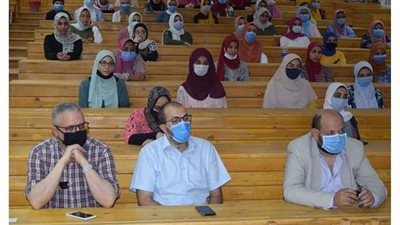 لقاء تعريفى للطلاب الجدد بطب جنوب الوادى|صور