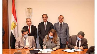 عمرو طلعت يشهد توقيع اتفاق بين الاتصالات والهيئة الوطنية للصحافة ومؤسسة الأهرام