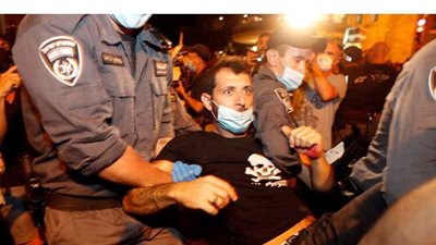 تظاهرات أمام منزل نتنياهو لمطالبته بالاستقالة | بث مباشر