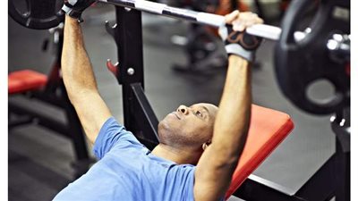 للرجال فقط .. 6 فوائد لممارستك رياضة رفع الأثقال