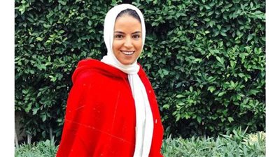 الأحمر والرمادى موضة خريف 2020