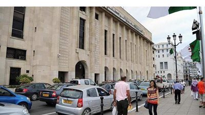 حكومة الجزائر تصدق على مشروع الدستور.. والاستفتاء أول نوفمبر