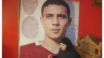 والدة محمد عبد الوهاب: الراحل فضَّل اللعب للأهلي عن الاحتراف الخارجي