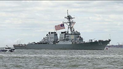 حاملة طائرات وطراد صواريخ يبحثان عنه.. فقد أحد عناصر البحرية الأمريكية ببحر العرب