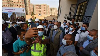 وزير الإسكان يتفقد 29496 وحدة بـ 