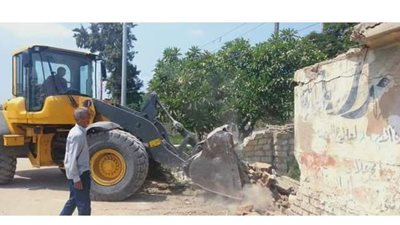 إزالة ٨ تعديات على ترعة المحمودية بكفر الدوار في البحيرة