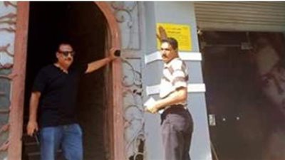 ملصقات على العقارات المخالفة بالخليفة والبساتين لإخطارهم بالتصالح| صور