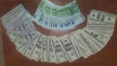 ضبط راكب حاول تهريب نقد أجنبي داخل ملابسه بمطار القاهرة