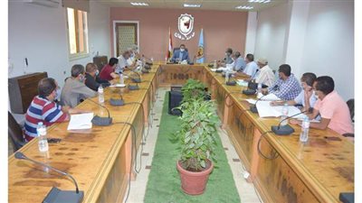 رئيس جامعة سوهاج يناقش مشروع تجهيز أول مركز للامتحانات الإلكترونية