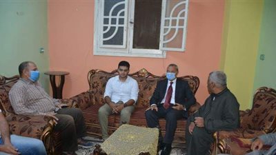 محافظ القليوبية يقدم واجب العزاء لأسرة شهيد الشرطة