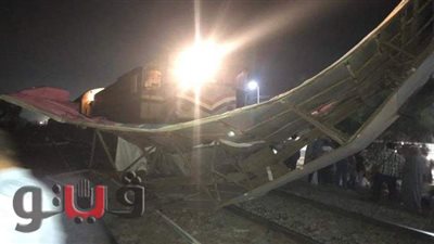 اصطدام قطار بلوحة إعلانات بمحطة شبشير الحصة في طنطا | صور