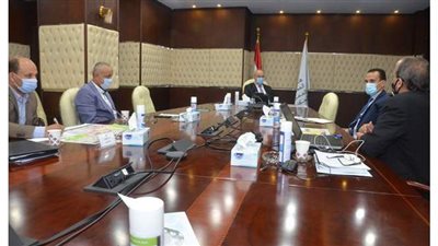 وزير الإسكان يستعرض التصميمات النهائية لمشروع الأتوبيسات الذكية لخدمة أكتوبر وربطها بالجيزة