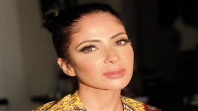 منى زكي تدعو جمهورها لحضور ندوة عن 