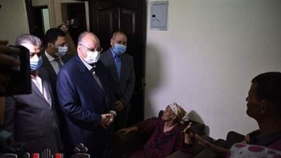 محافظ القاهرة يتابع تسكين أهالى عزبة الصفيح بالمحروسة | فيديو وصور