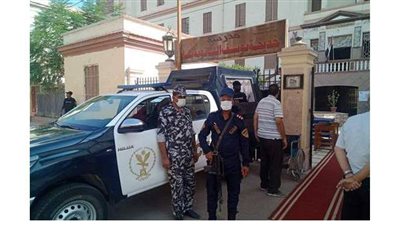 تفاصيل الساعات الأولى لإعادة انتخابات الشيوخ.. استنفار أمني بمداخل ومخارج اللجان.. الالتزام بالإجراءات الاحترازية وارتداء الكمامات.. والسيدات وكبار السن الأكثر إقبالا