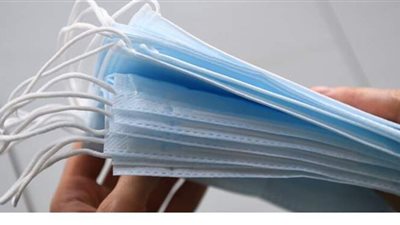 معاقبة منتهكي نظام الكمامات في إندونيسيا بوضعهم في توابيت