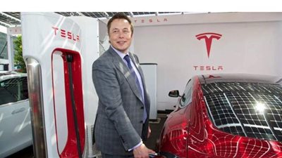 أيلون ماسك يقود فولكس فاجن ID 3 ويتفحص ID 4 في اجتماعه مع هربرت دايس