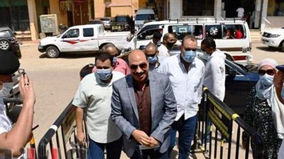 محافظ أسوان يشدد على تهيئة الأجواء المناسبة أمام الناخبين| صور