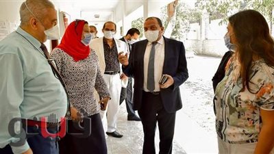 رئيس جامعة بني سويف يراجع لإجراءات كورونا بكلية السياحة والفنادق