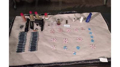 ضبط 3 عاطلين بحوزتهم 604 أكياس مواد مخدرة فى بولاق