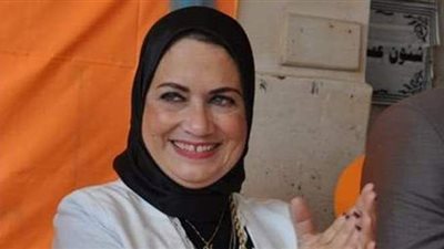 بالكمامات والتباعد..  إدارة العجمي التعليمية تحتفل بأوائل الثانوية العامة | صور