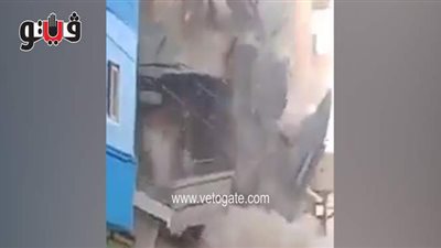 شاهد.. لحظة انهيار عقار من ٤ طوابق في المحلة بالغربية