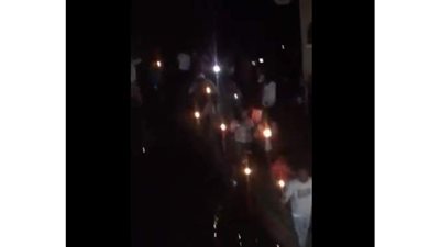 في مشهد مهيب.. زامبيا تنعى سمكة بعد وفاتها بـ 