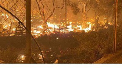 حريق هائل في مخيم مكتظ بالمهاجرين  بجزيرة ليسبوس اليونانية | فيديو