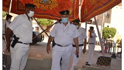 حكمدار الأقصر يتفقد اللجان الإنتخابية خلال إعادة انتخابات مجلس الشيوخ