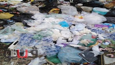 العثور علي نفايات طبية خطرة ملقاة بقرية صفط تراب بالغربية