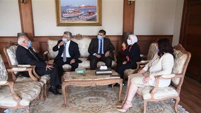 محافظ بورسعيد يستقبل وفدا من  هيئة الرعاية الصحية